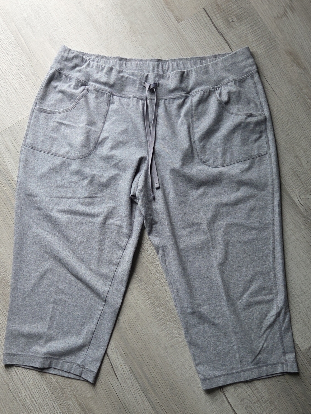 Athletic Works Women’s Gray Capris with Drawstring Waist XXL